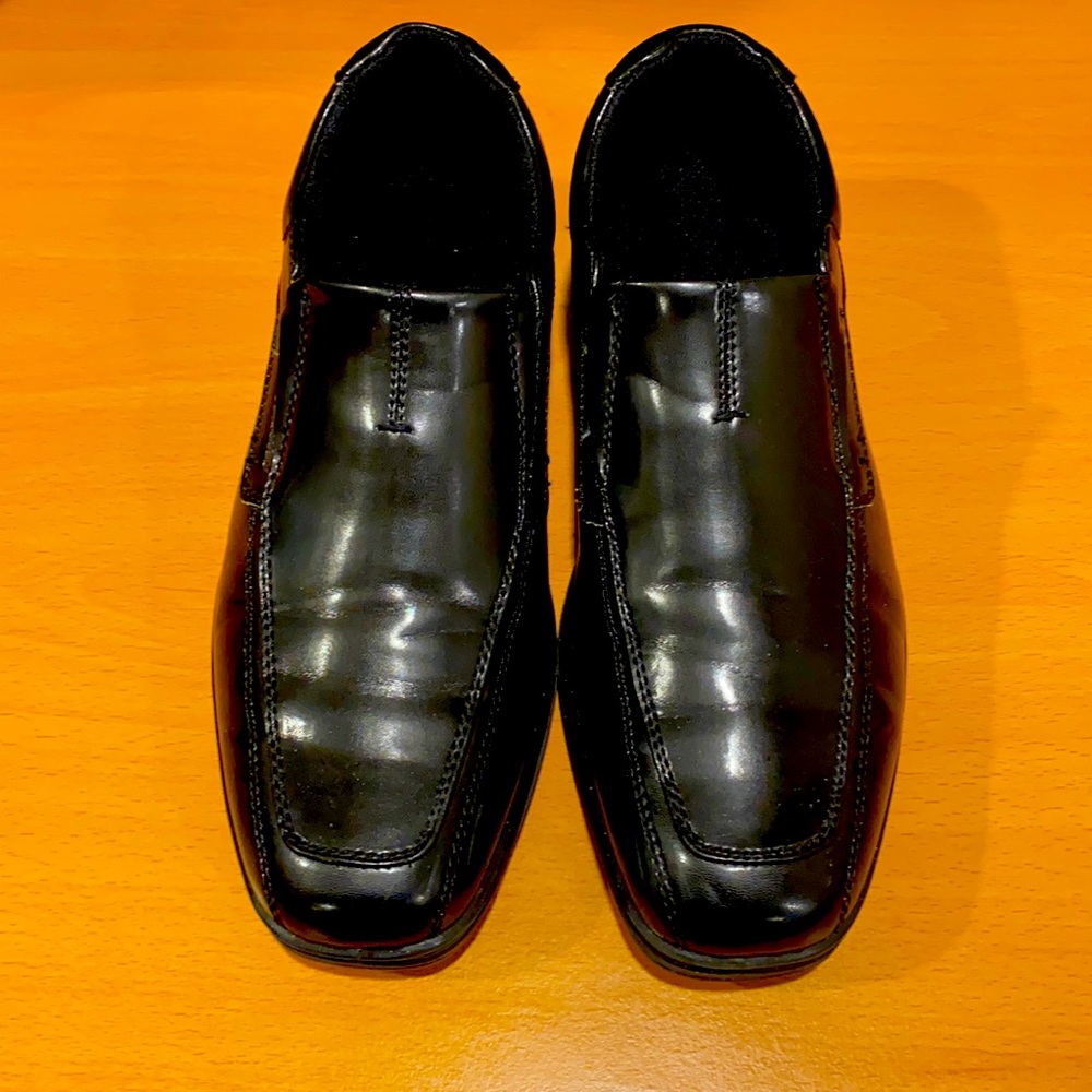 Gently Used: Boys Deer Stags Shiny Black Dress Shoes, size 4M